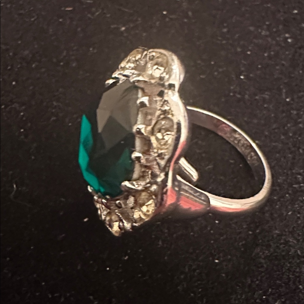 Vintage 1960s Sarah Coventry “Kathleen” Emerald Cocktail Ring - Picture 3 of 4